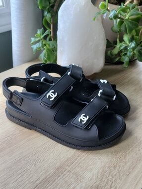 Source Unknown Black Velcro Logo Accent Sandals